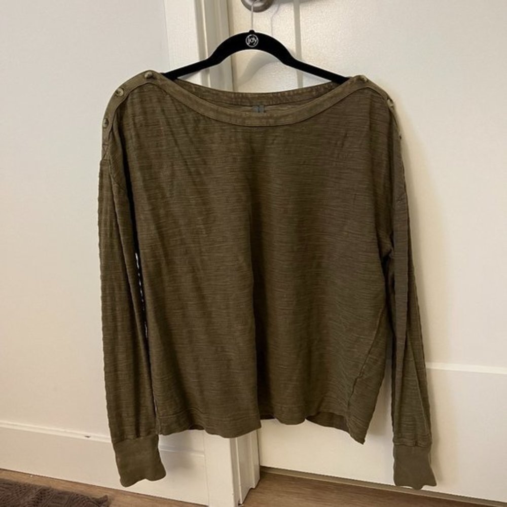 Anthropologie Delilah Pullover olive green long sleeve with button detailing - Picture 2 of 5